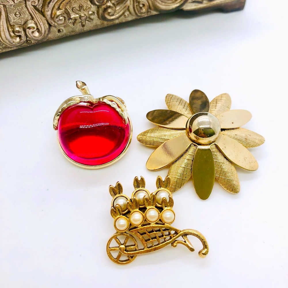 Vintage garden Signed brooch lot 🍎 🌸 🥕